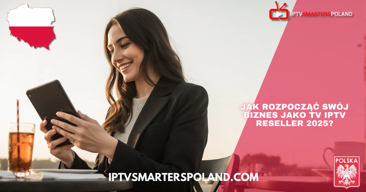 Sklep IPTV 2025 – kobieta siedząca przy stoliku na świeżym powietrzu, trzymająca tablet, obok napój, z napisem „Jak rozpocząć swój biznes jako TV IPTV reseller 2025?” oraz logotypem IPTV Smarters Poland i flagą Polski.
